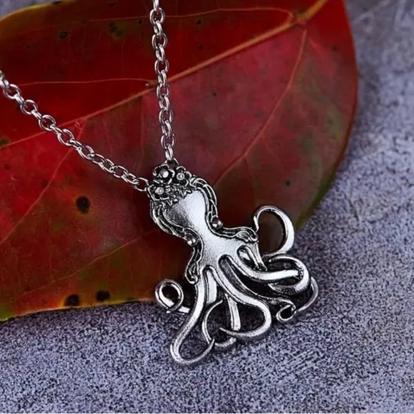 Necklace,Octopus charm; color Silver. 18” , 2” extender. Charm 1”x 1.15”. NIP. - Picture 2 of 7